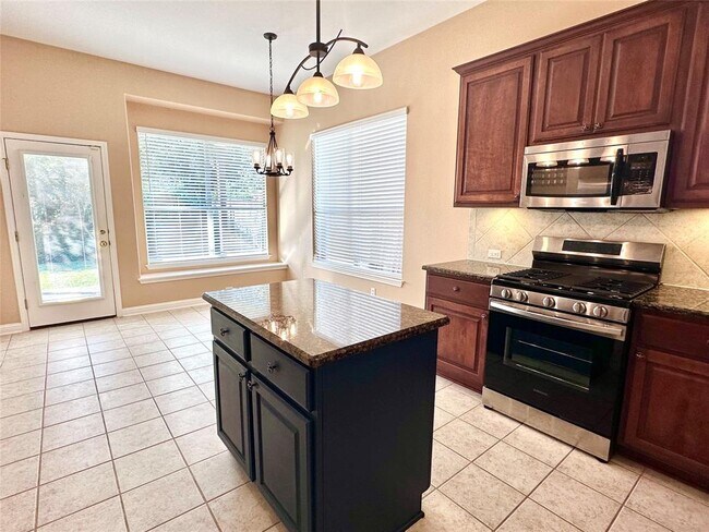 Building Photo - 10200 Channel Island Dr