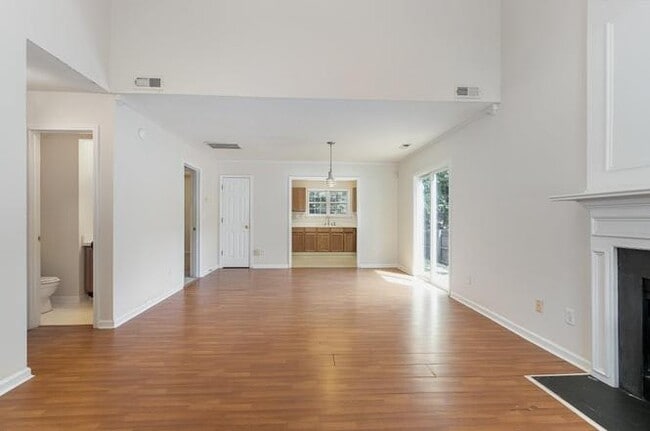 Building Photo - 3819 Northlake Dr