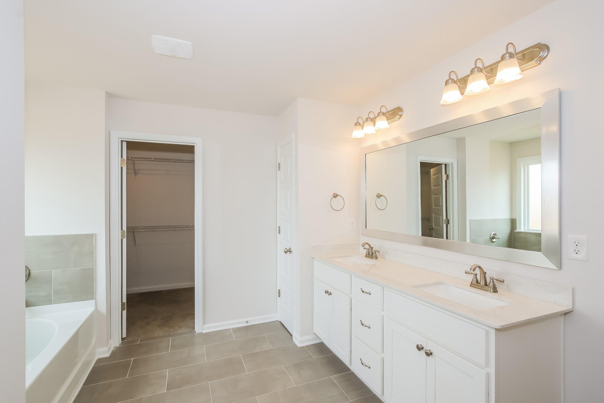 Building Photo - 6053 Bakerville Ln