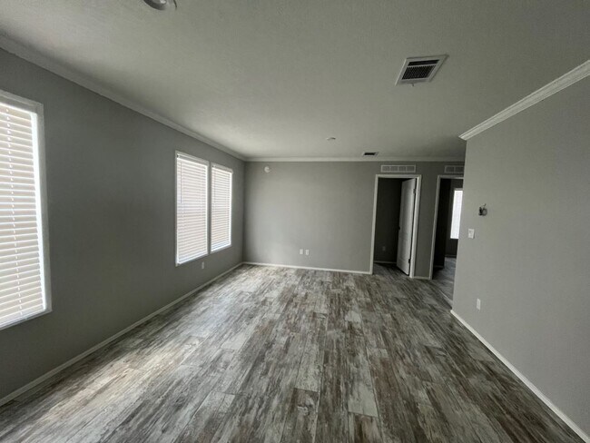 Building Photo - 36 Eland Dr