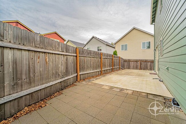 Building Photo - 5609 NE 74th Ct