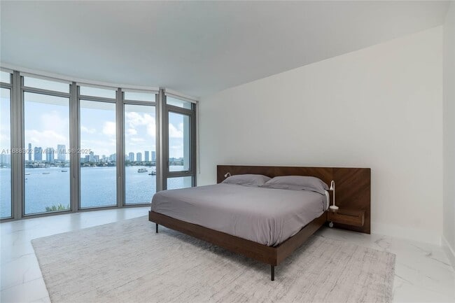 Building Photo - 17301 Biscayne Blvd