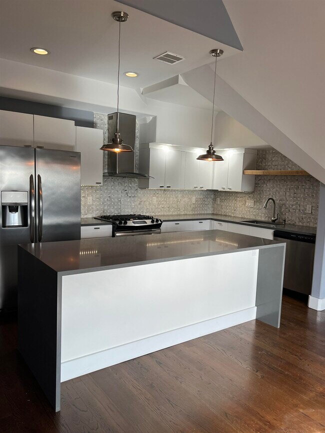 Building Photo - 44 Duer Pl