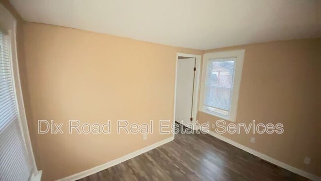 Building Photo - 1326 Campbell Ave