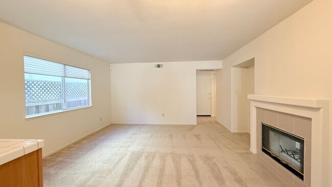 Building Photo - 1126 Vista Pointe Cir