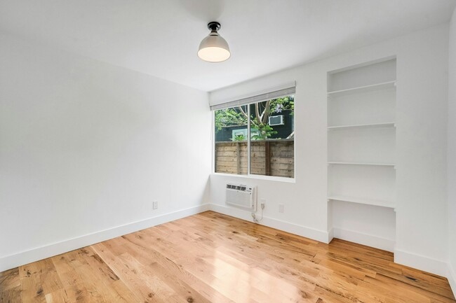 Building Photo - 2320 Alta St