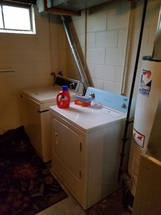 Building Photo - Franklin St 2109-2111