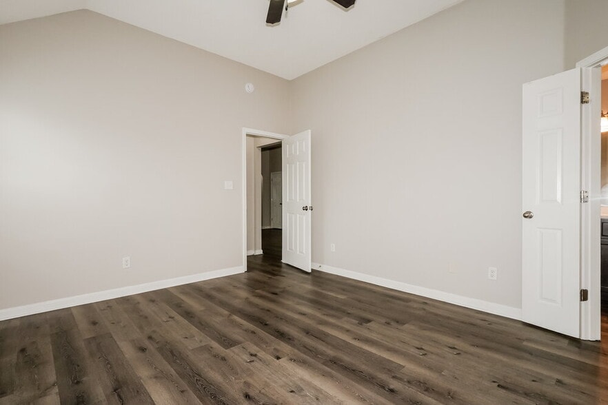 Building Photo - 7959 Ridgedale Dr