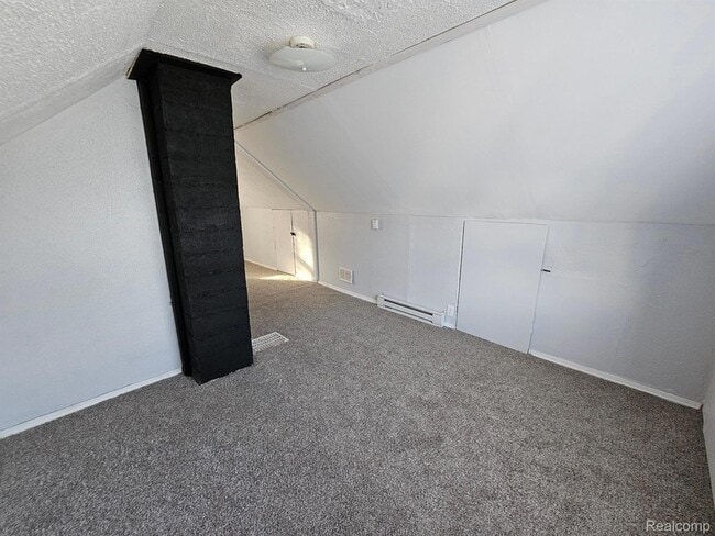 Building Photo - 6828 Meadow Ave