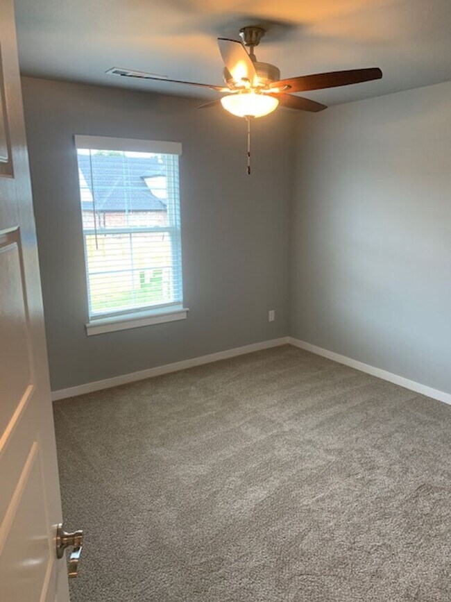 Building Photo - Beautiful Home In The Heart of Springdale ...