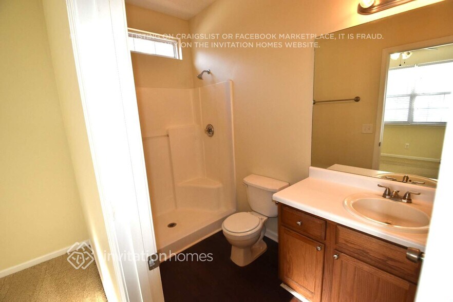 Building Photo - 202 W Oaks Pl