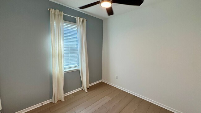 Building Photo - Unfurnished Annual Rental Available Now