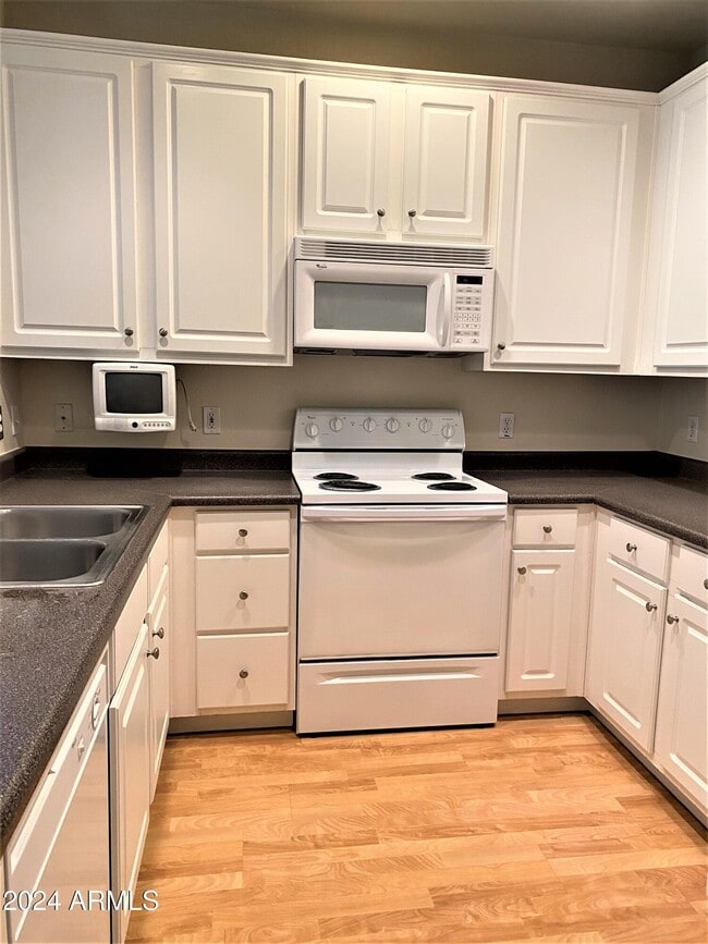 Building Photo - 4465 E Paradise Vlg Pkwy S