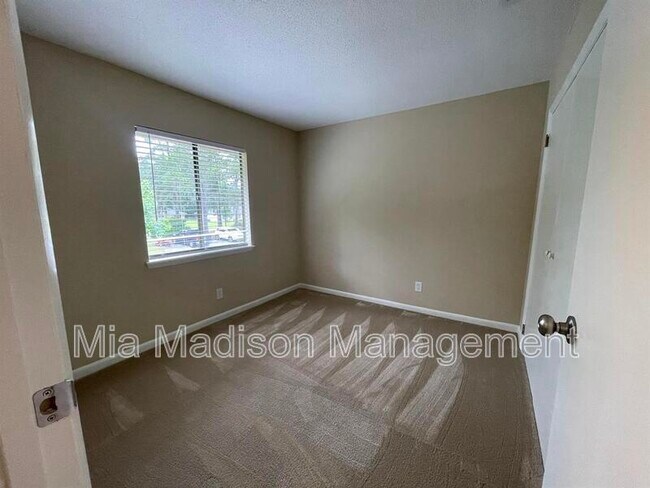 Building Photo - 10710 Egmont Rd