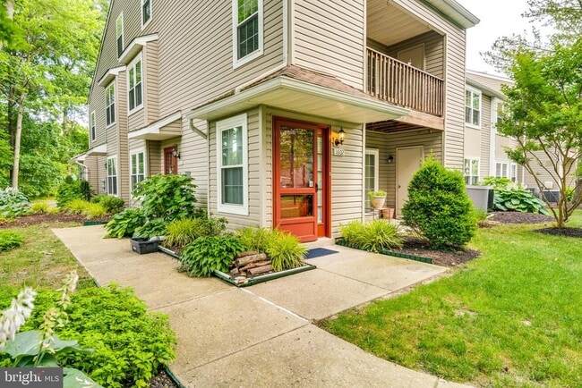 Building Photo - 1602 Hawthorne Ct