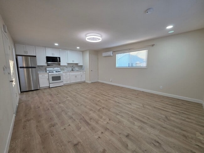 Building Photo - 24542 San Marcos Dr
