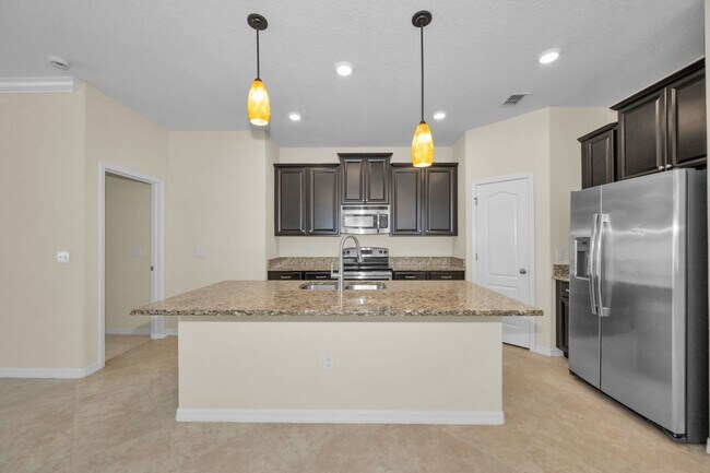 Building Photo - Beautiful Trinity Lakes 5 bedroom 3.5 Baths