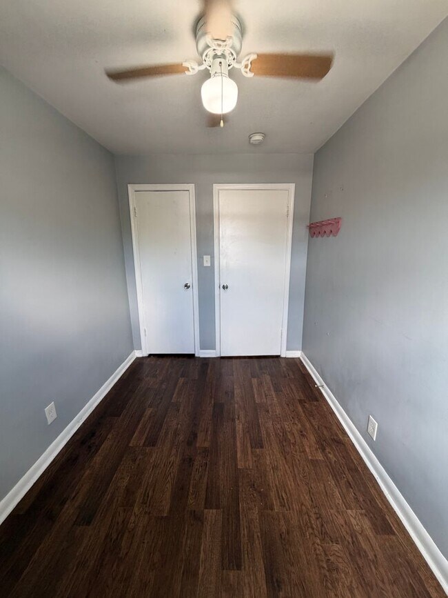 Building Photo - 2229 Graythorn Rd