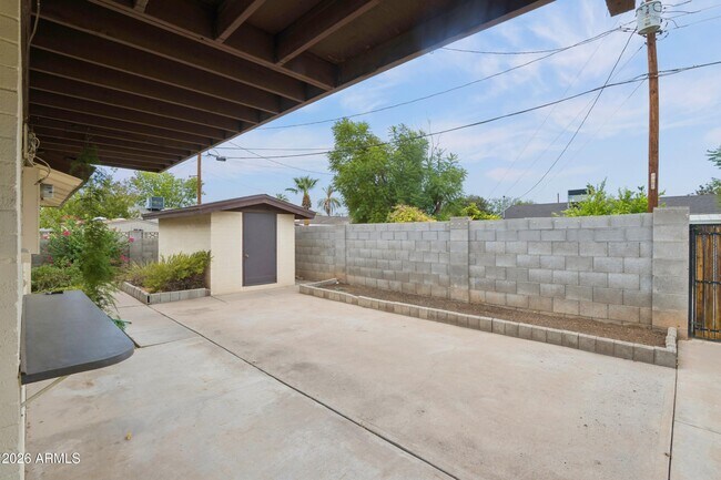 Building Photo - 1014 E Balboa Cir