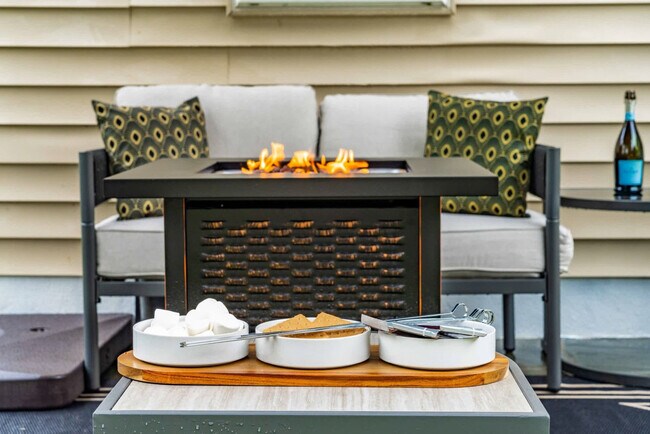 Building Photo - 2400 Hinton St