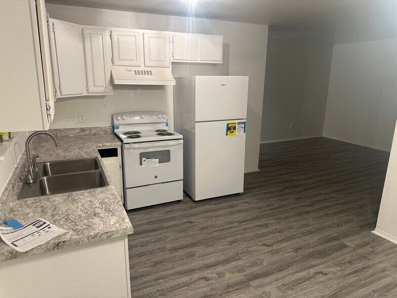 Building Photo - 4476 3rd St