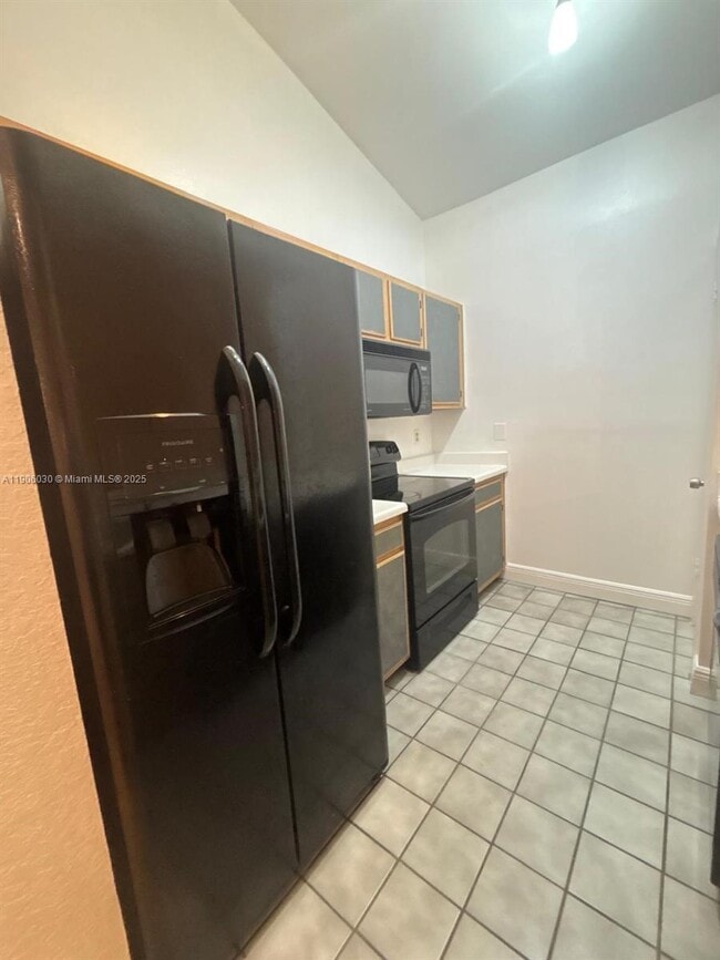 Building Photo - 2831 N Oakland Forest Dr