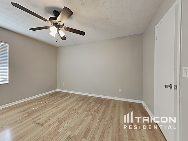 Building Photo - 1003 Meadow Ln