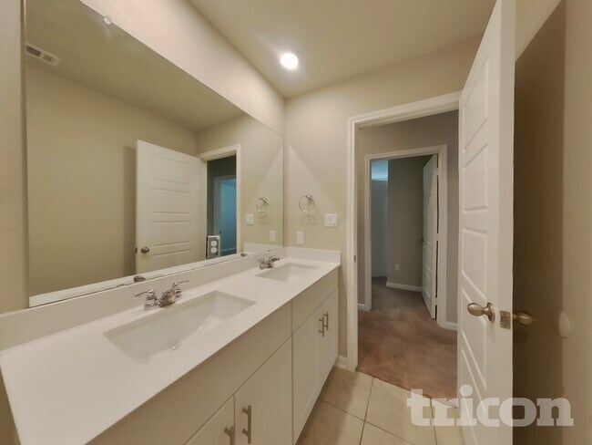 Building Photo - 5915 Noah Pl