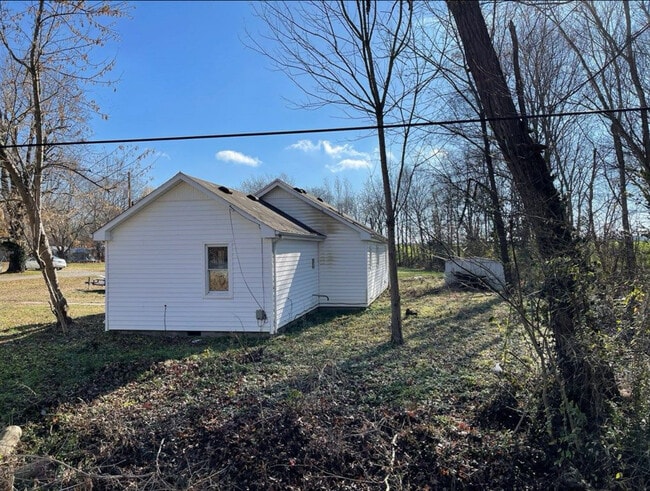 Building Photo - 320 Creek St