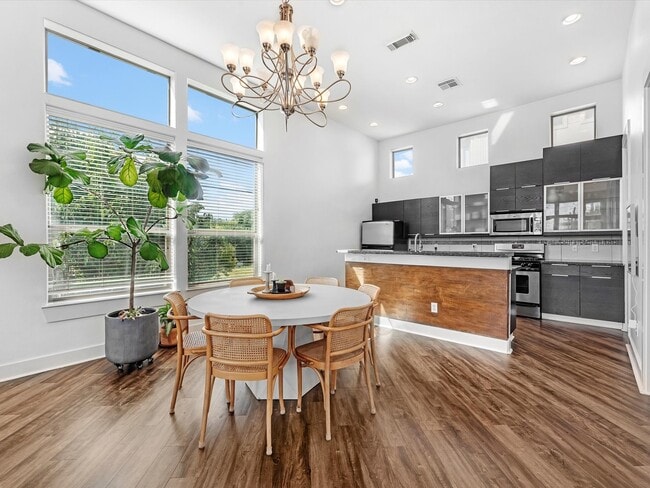 Building Photo - 3421 Gillespie St