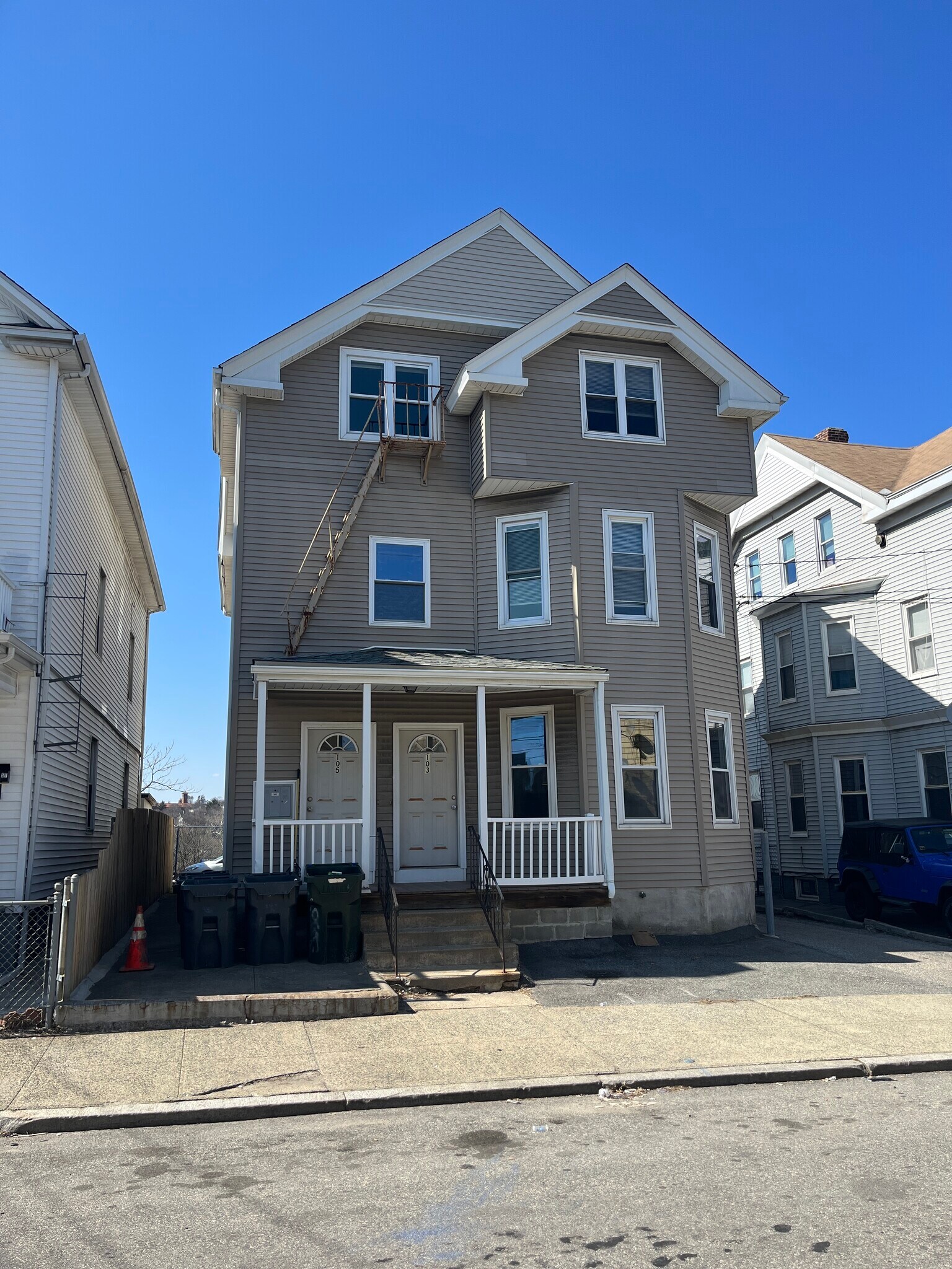 Building Photo - 105 Ridge St