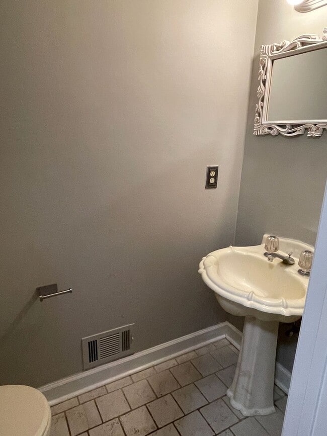 Building Photo - Candler Park Townhouse, Steps from Candler...