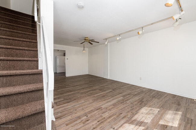 Building Photo - 140 Primrose Ln