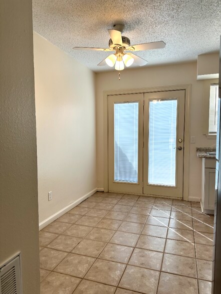 Building Photo - 1370 Oakland Ave