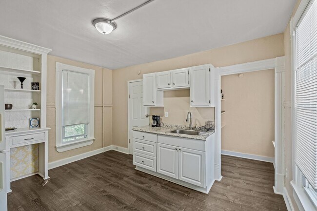 Lower unit - kitchen - 2619 S Lenox St