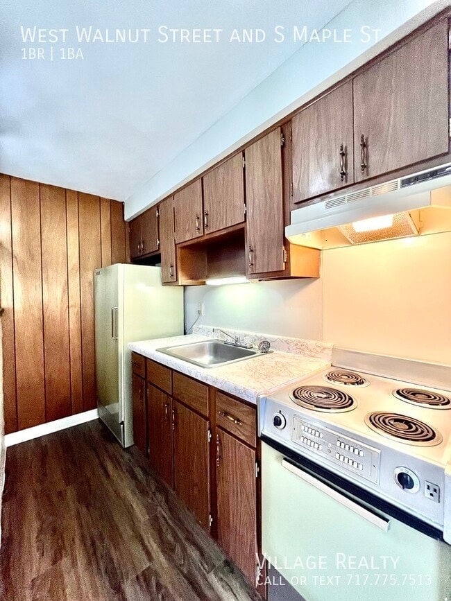 Building Photo - 86 W Walnut St