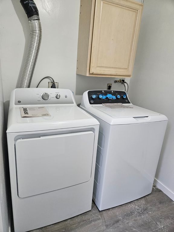 Building Photo - 3 Dougbeth Dr