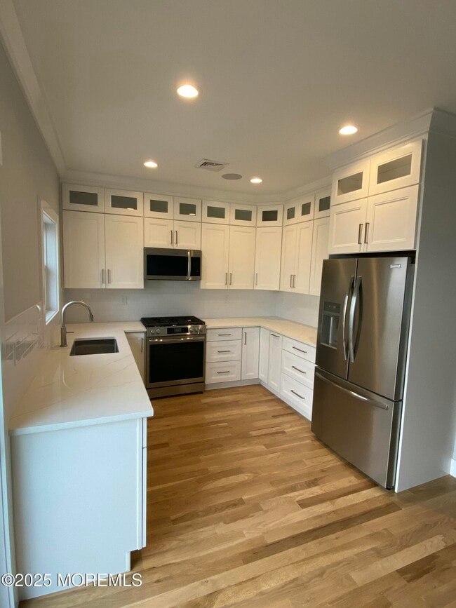 Building Photo - 51 Miller St