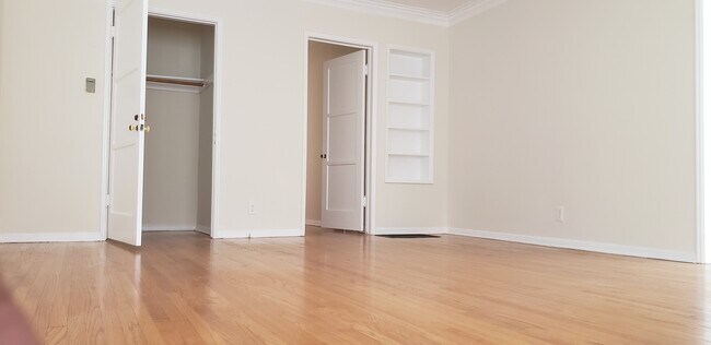 Living Room - 2049 N Vermont Ave