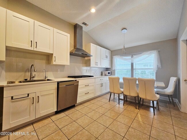 Building Photo - 5891 Green Pond Dr