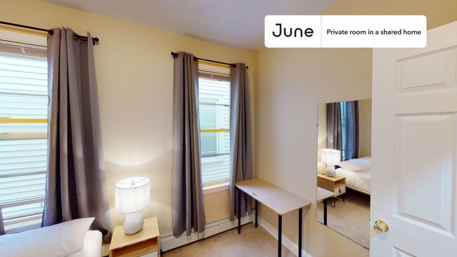 Building Photo - Private bedroom in 3 bed/1 bath Home
