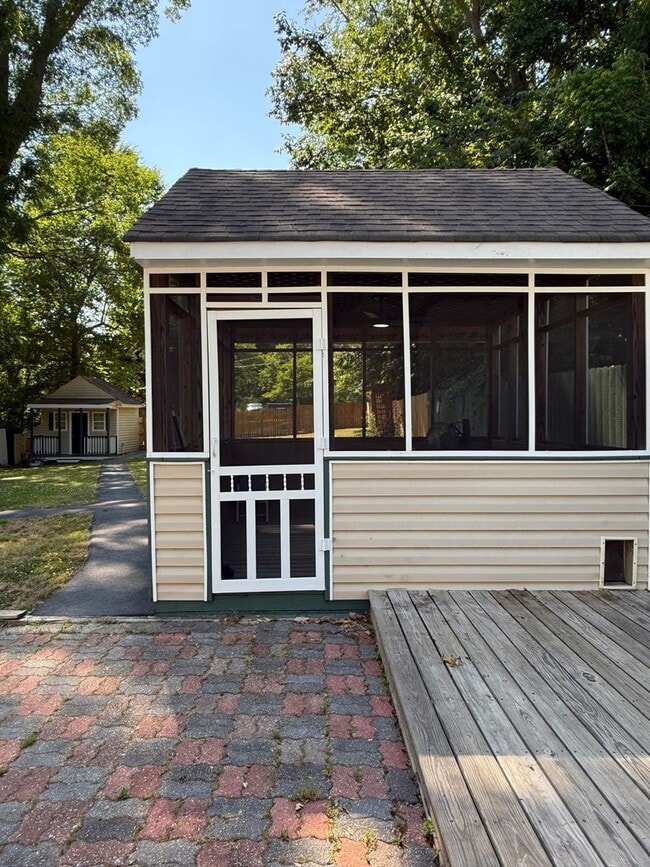 Building Photo - 2 Bedroom 1 Bath Rancher with Incredible Yard & Bonus Spaces
