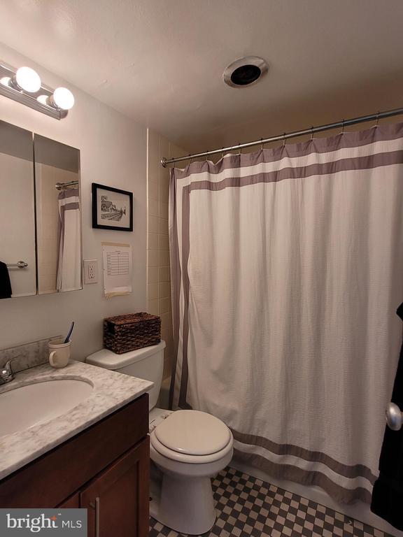 Building Photo - 200 Locust St