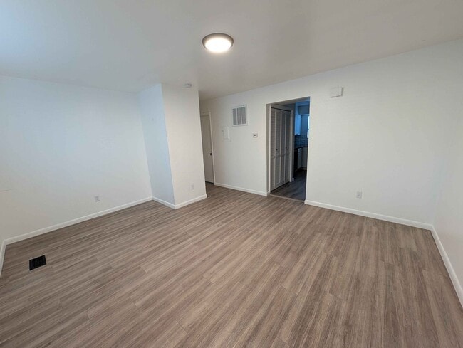 Building Photo - Park Creeke Apartments