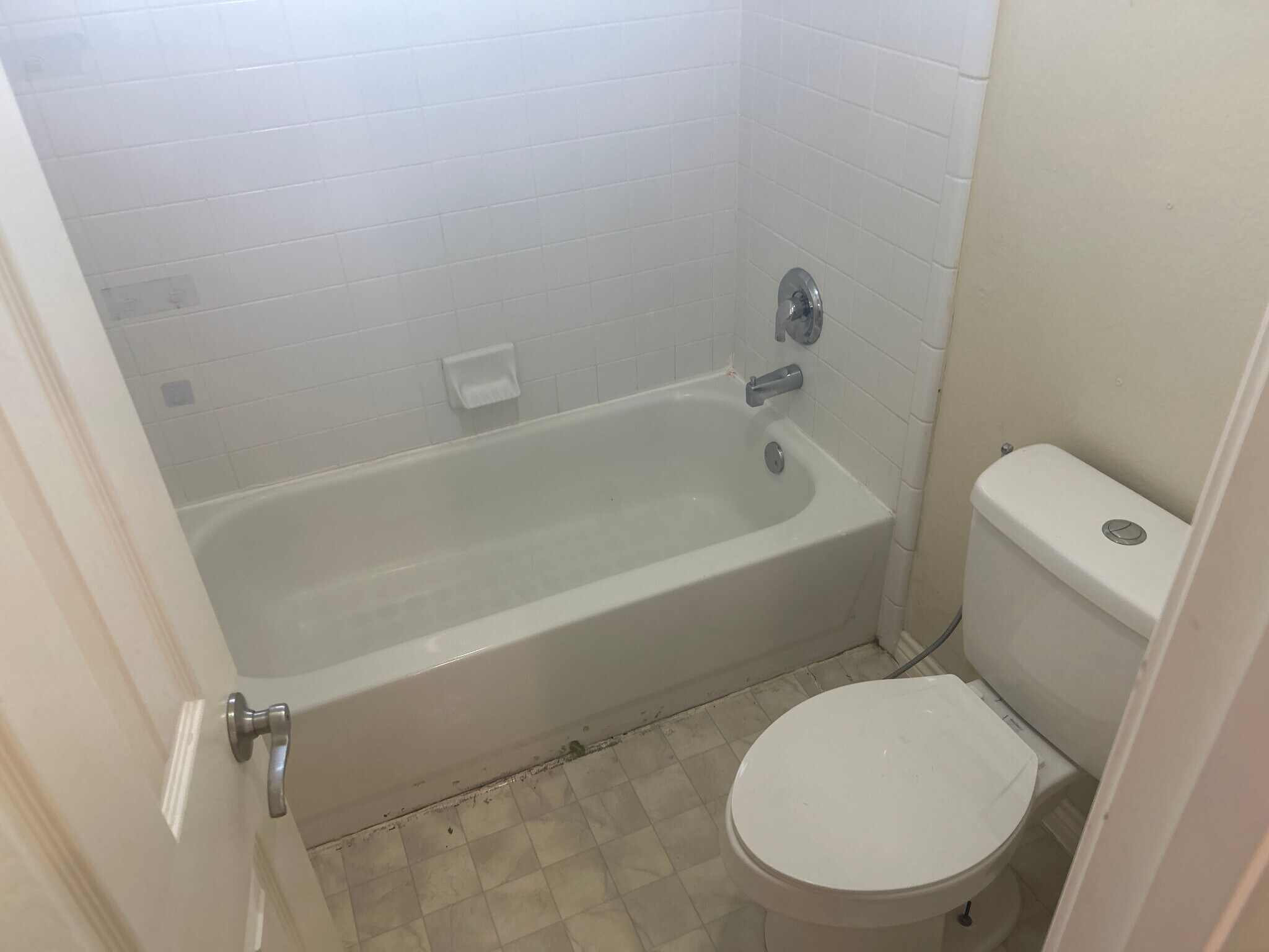 Building Photo - Room in House on Levant Ln