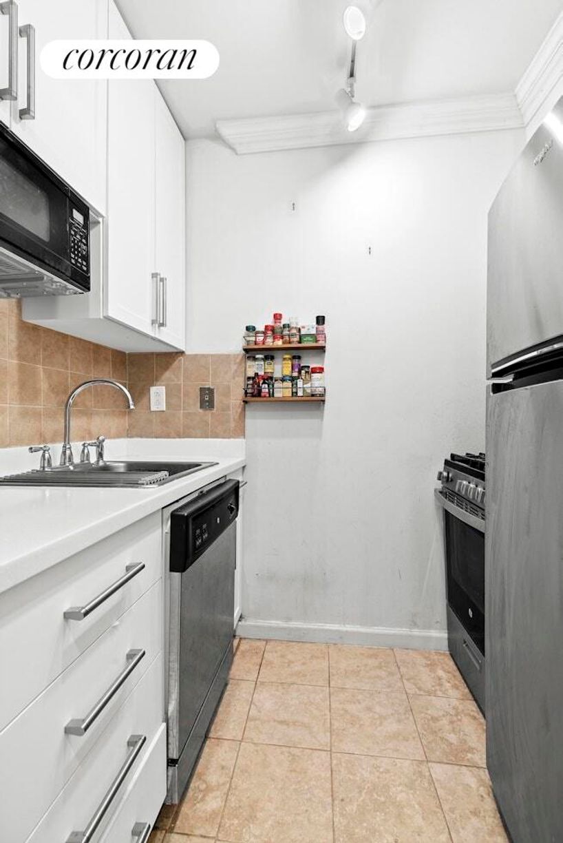 Building Photo - 350 W 50th St