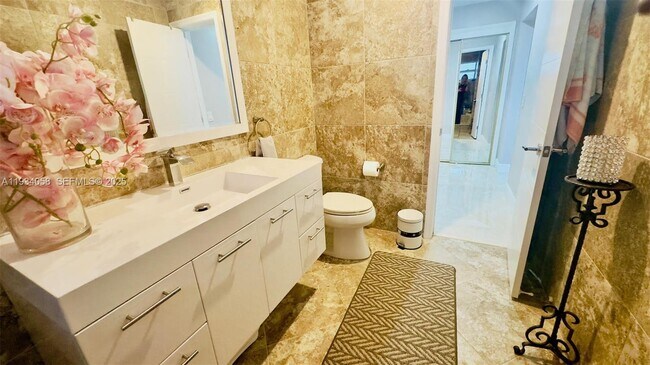 Building Photo - 329 SE 3rd St