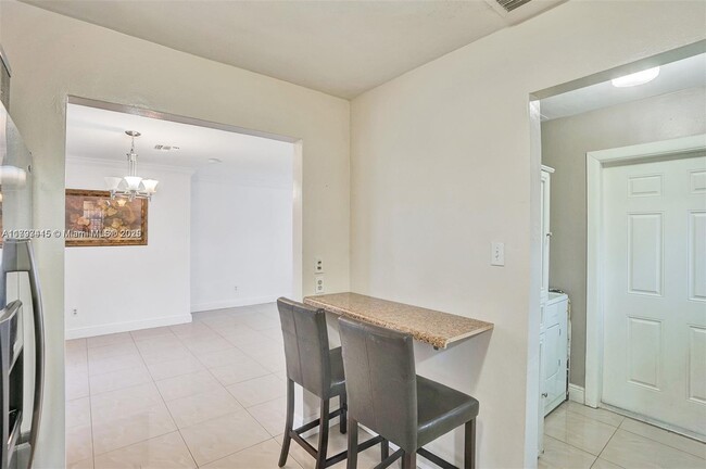 Building Photo - 6931 SW 27th Ct