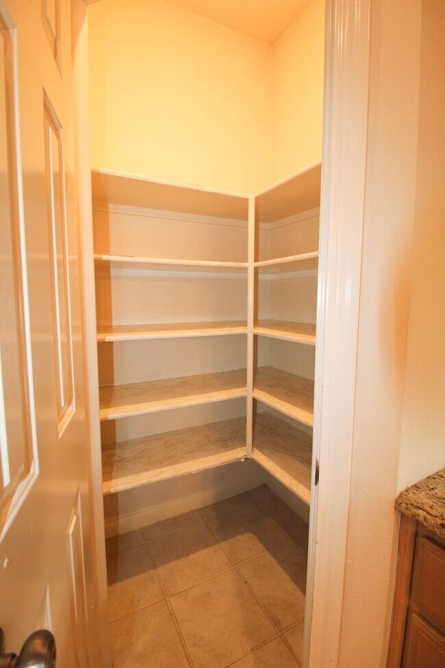 Building Photo - 34 Silverhorn Dr