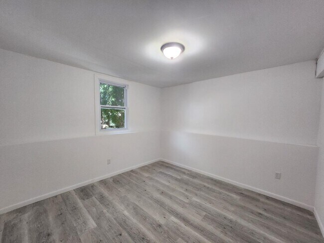 Building Photo - 7-8-8 Brookridge Ct